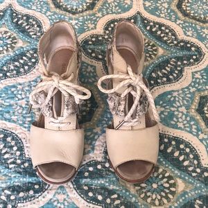 Sorel Joanie Sandal Cream Size 9